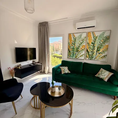 Apartment Brand New Luxury Retreat-pool-5 Min To Paphos
