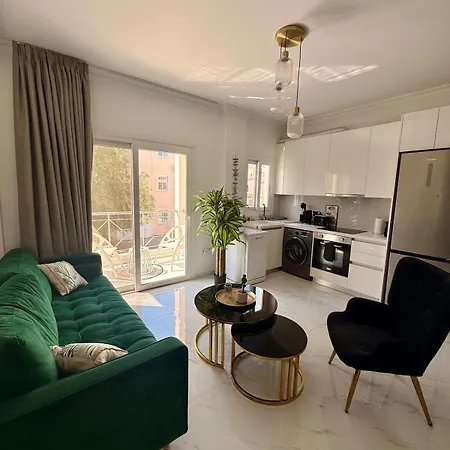 Apartment Brand New Luxury Retreat-pool-5 Min To