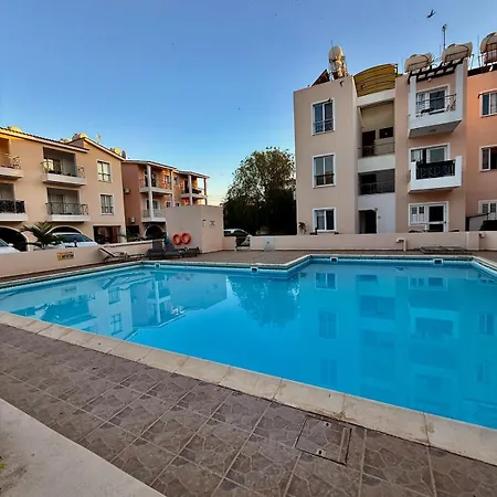 Brand New Luxury Retreat-pool-5 Min To