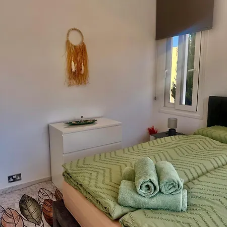 Brand New Luxury Retreat-pool-5 Min To Paphos