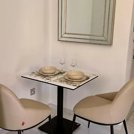 Brand New Luxury Retreat-pool-5 Min To *