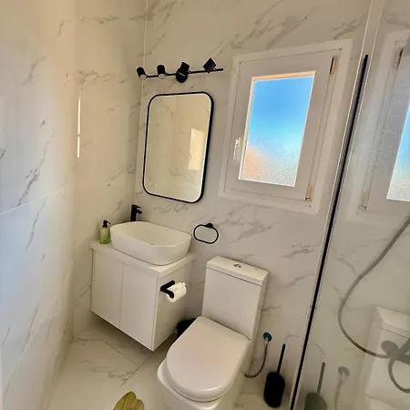 Brand New Luxury Retreat-pool-5 Min To Apartment *