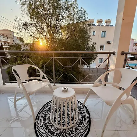 Brand New Luxury Retreat-pool-5 Min To